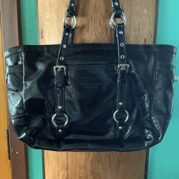Coach Handbags - Coach leather shoulder tote